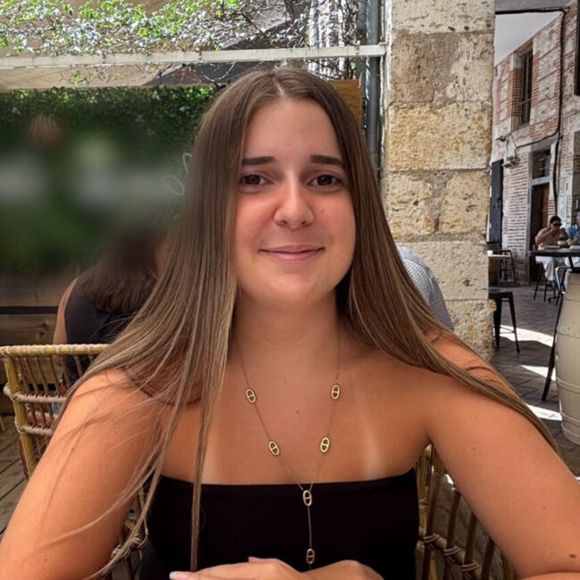 Babysitter in Clermont-Dessous: Laura