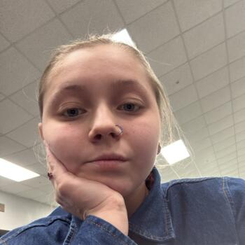 Babysitter in Janesville: Marissa