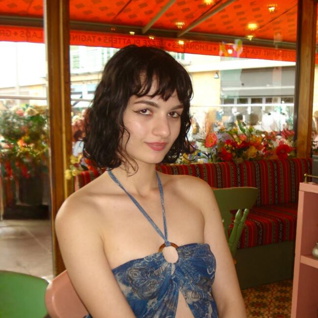 Babysitter in Bracknell: Anna