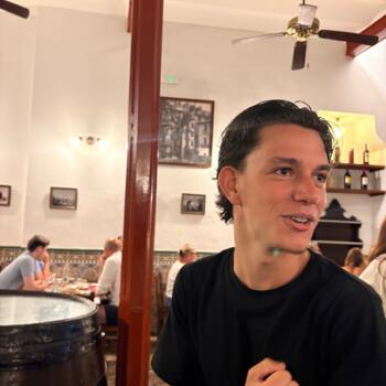 Babysitter in Paris: Mathieu