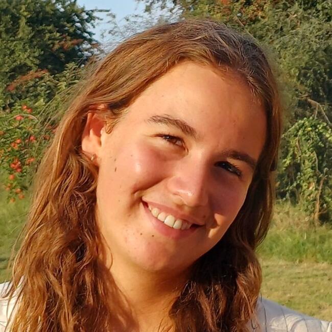 Babysitter in Caen: Violette