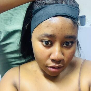 Babysitter in Port Elizabeth: Khethiwe