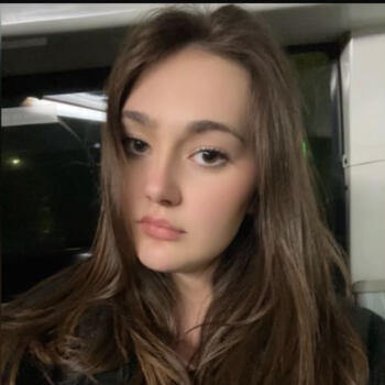 Babysitter in Camberley: Holly