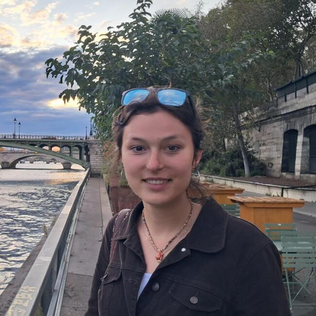 Babysitter in Levallois-Perret: Léonie