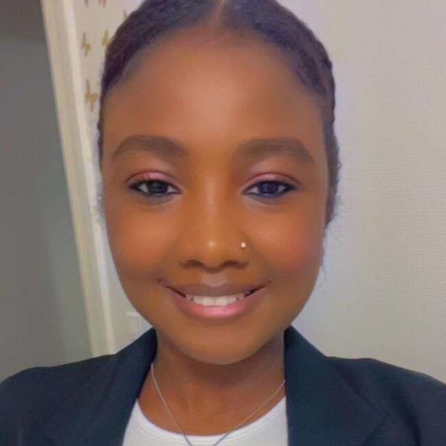 Babysitter in Biarritz: Mariam