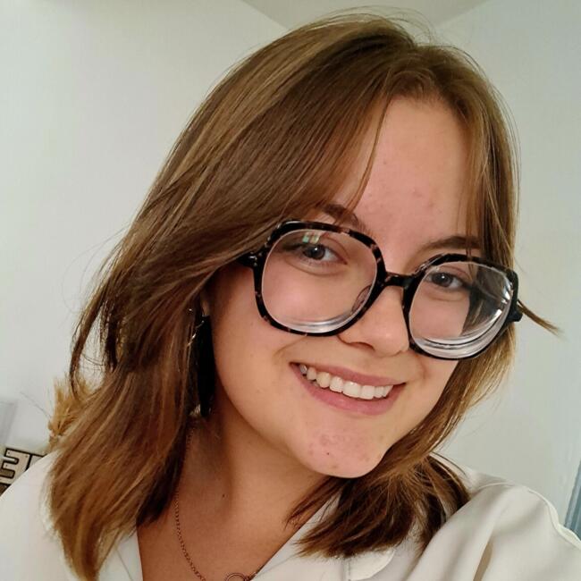 Babysitter in Yvetot: Coralie