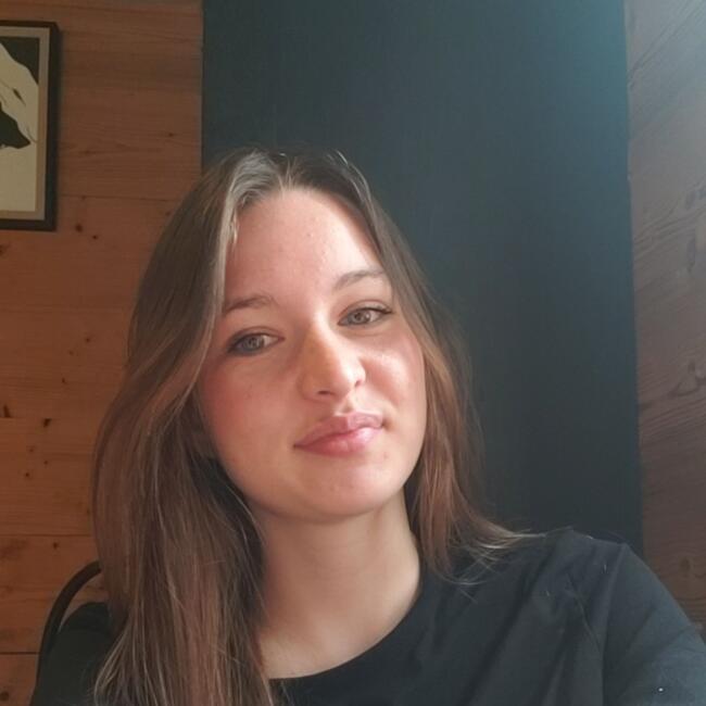 Babysitter in Étampes: Emeline