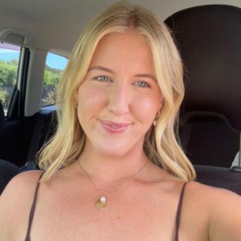 Baby-sitter in Hamilton: Nikki