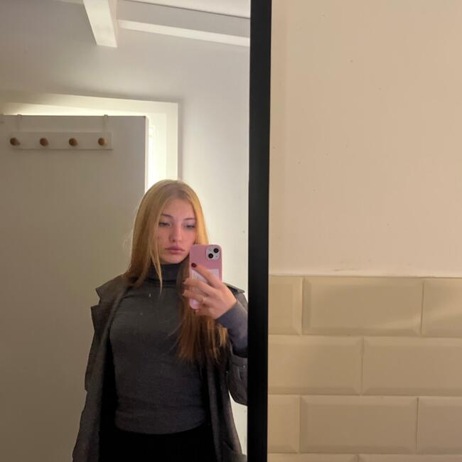 Babysitter in Galway: Clara