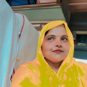 बेबीसिटर नोएडा: Lakshmi