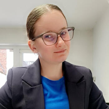 Babysitter in Lodelinsart: Alexandra