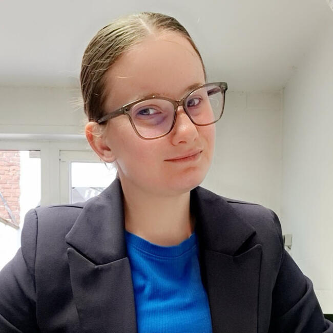 Babysitter in Lodelinsart: Alexandra