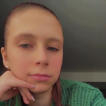 Babysitter in Poule-les-Écharmeaux: Cassandra