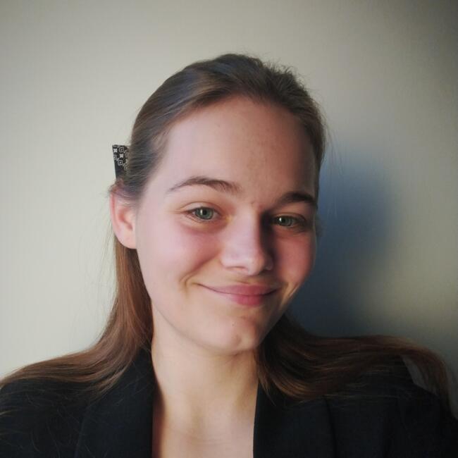 Babysitter in Gourdon: Elise