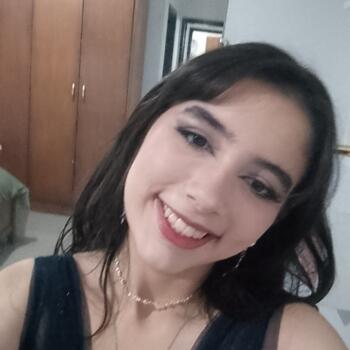 Babá Uberlândia: LARISSA FERNANDES