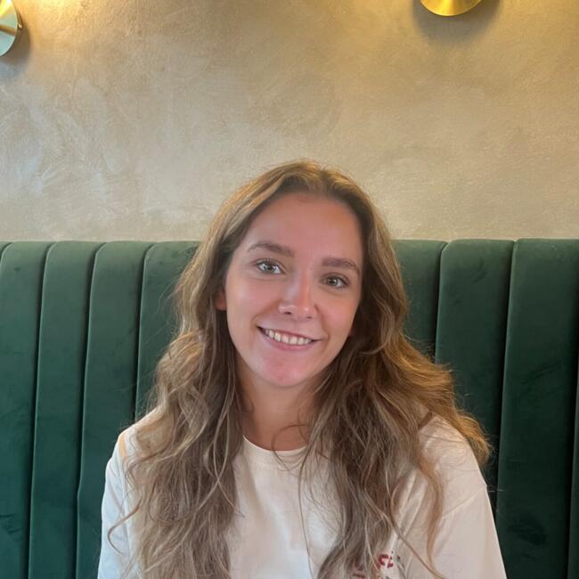 Babysitter in Milton Keynes: Evie