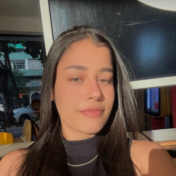 Babysitter in Contagem: Helen