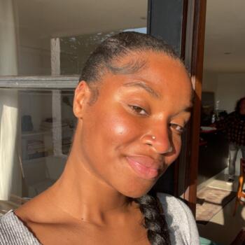 Baby-sitter in Saint-Ouen: Shanesya