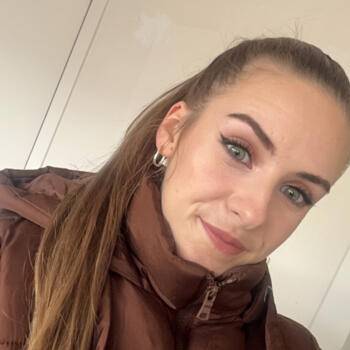 Babysitter in Eeklo: Ashley