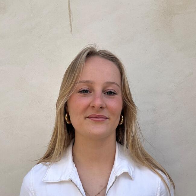 Babysitter in La Brède: Juliette
