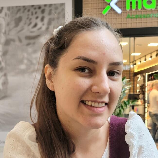 Babá em Cascavel: Thais