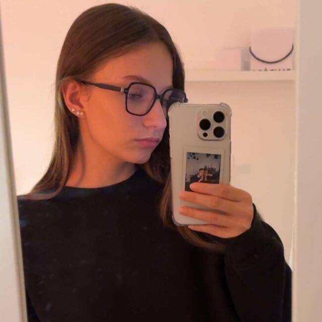 Babysitter in Franconville: Jade