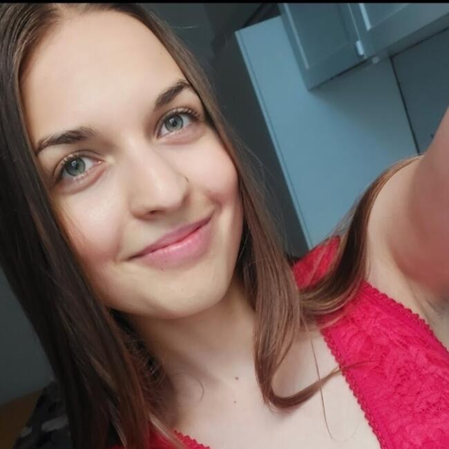 Babysitter in Budapest: Viki