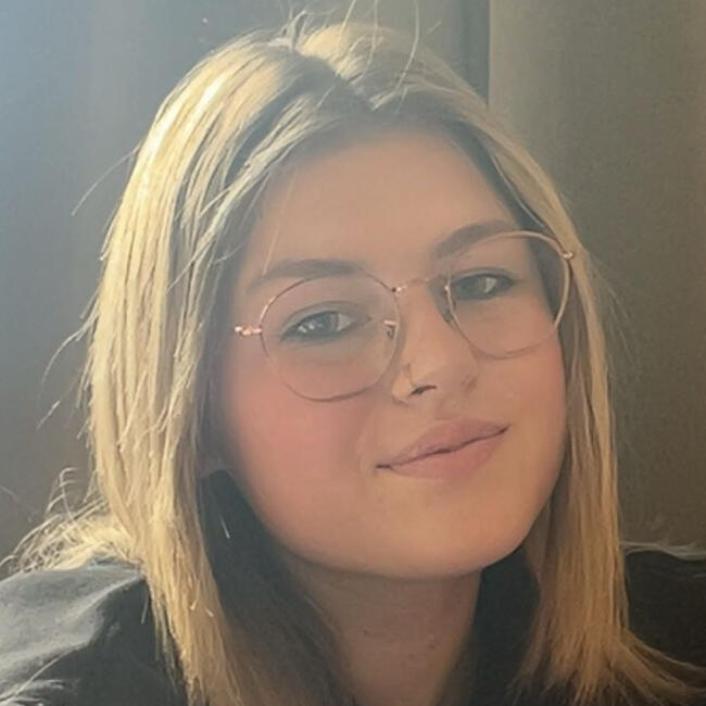 Babysitter in Oostkamp: Noémi