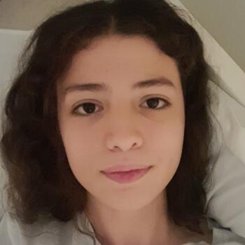 Babysitter in Saint-Ouen: Nina