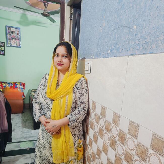 Babysitter in Delhi: Meena
