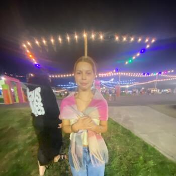 Babysitter in Tahawai: Edina