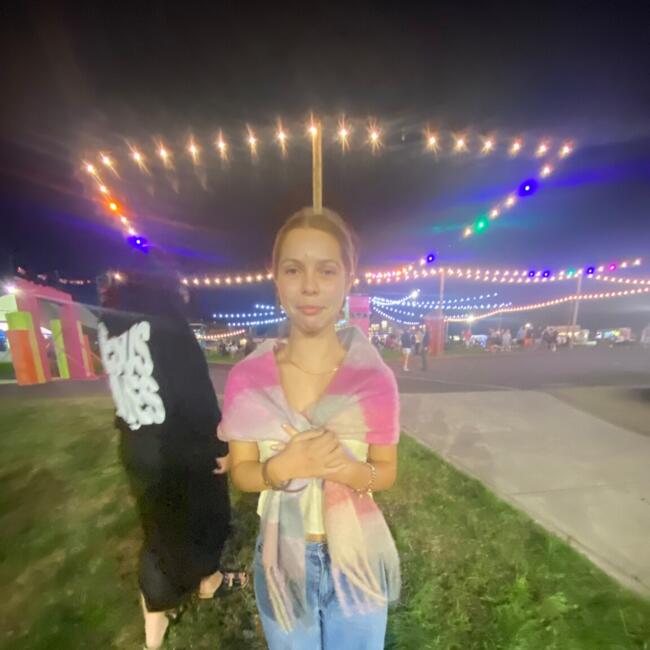 Babysitter in Tahawai: Edina