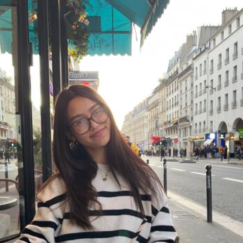 Babysitter in Caen: Julia