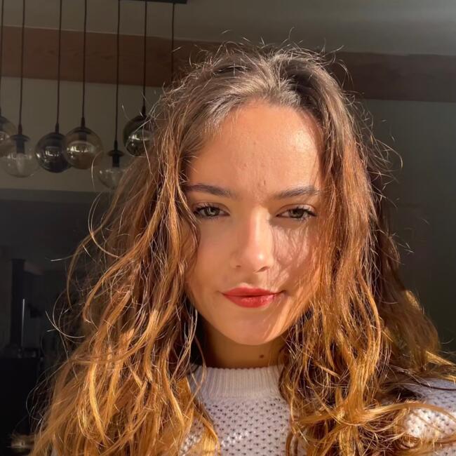 Babysitter in Paris: Camille