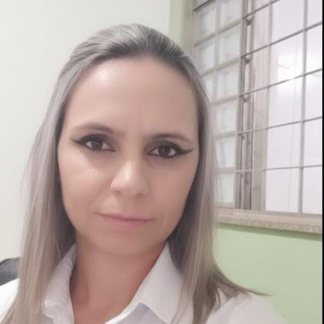 Babysitter in Maringá: Adriana