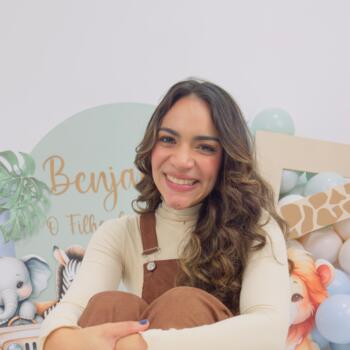 Babysitter in Valadares: Thays