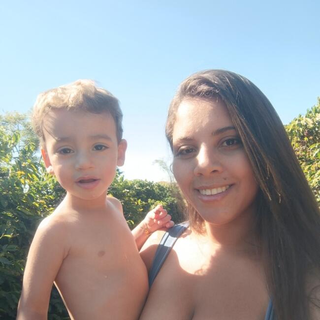 Emprego de babá em Catalão: Sandy