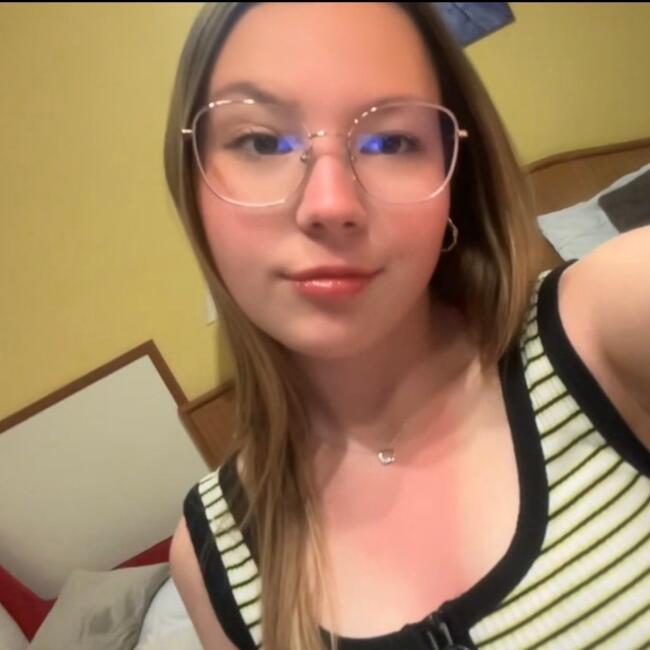 Babysitter in La Louvière: Angie