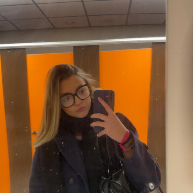 Babysitter in Sin-le-Noble: Clara