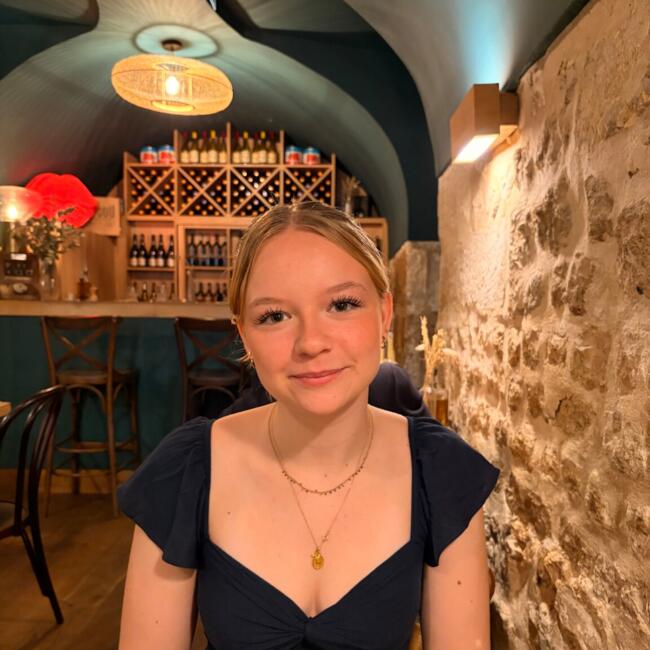 Babysitter in Rouen: Jade