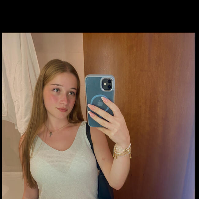 Babysitter in Le Gué-d'Alleré: Alice