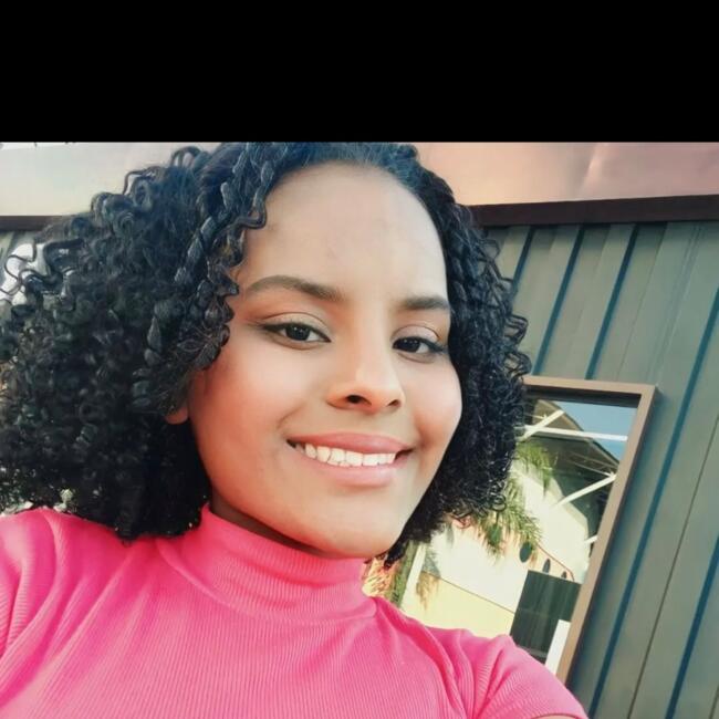 Babá em Santa Luzia: Islayne