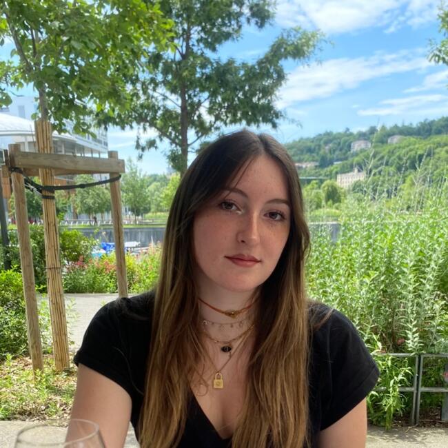 Babysitter in Cergy: Carla