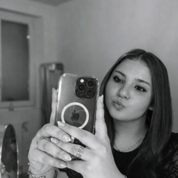 Babysitter Sainte-Croix-sur-Buchy: Gayna