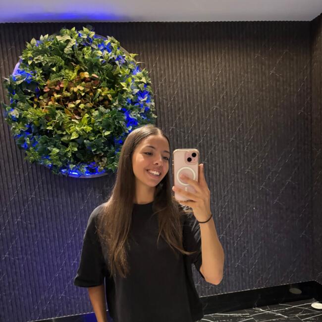 Babysitter in Livinhac-le-Haut: Imane