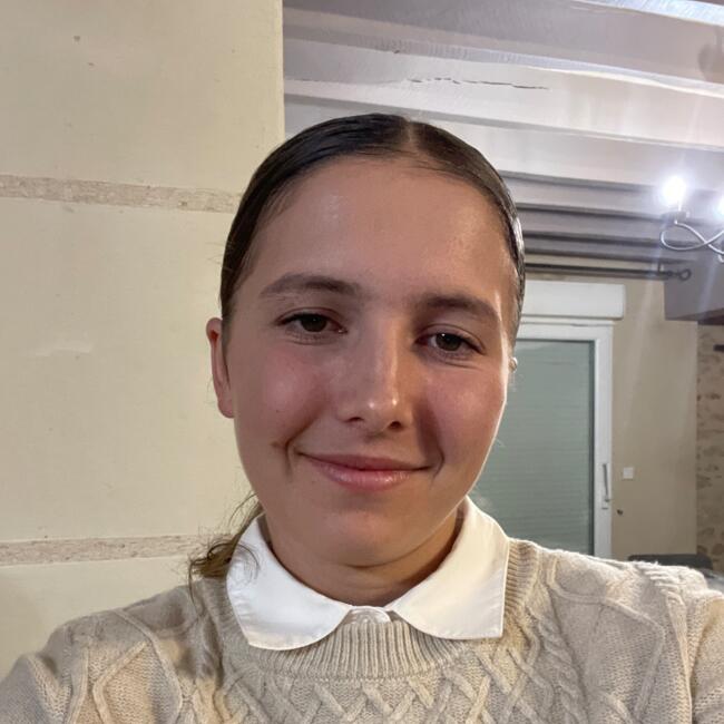 Babysitter in Saint-Branchs: Anais