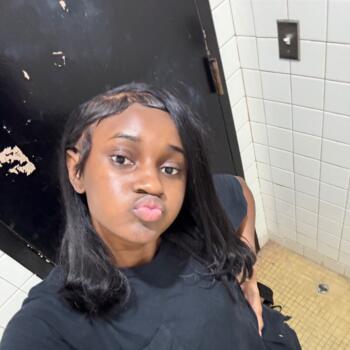 Babysitter in Evansville: Mary