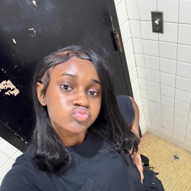 Babysitter in Evansville: Mary