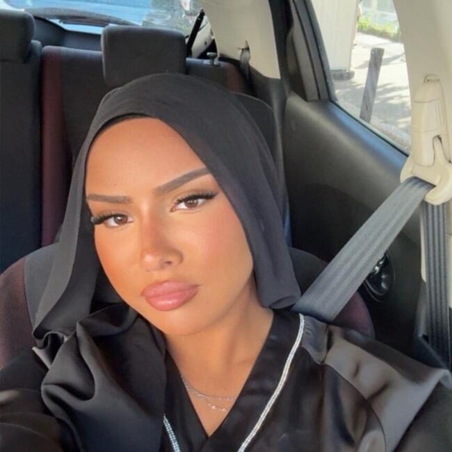 Babysitter in Saint-Ouen: Nour