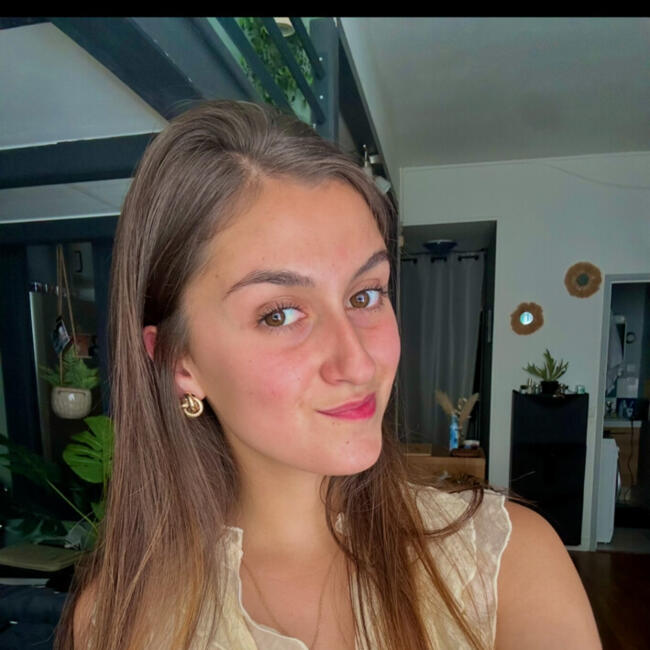 Babysitter in Rouen: Laura